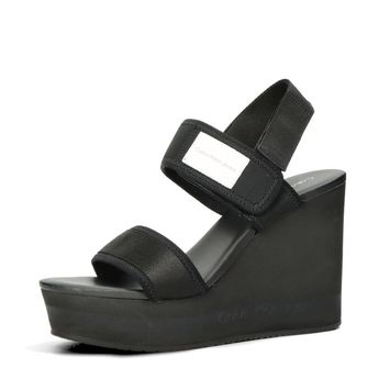 Calvin Klein dámske módne sandále - čierne